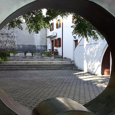 Apartment Nemarnik Roč Εξωτερικό φωτογραφία