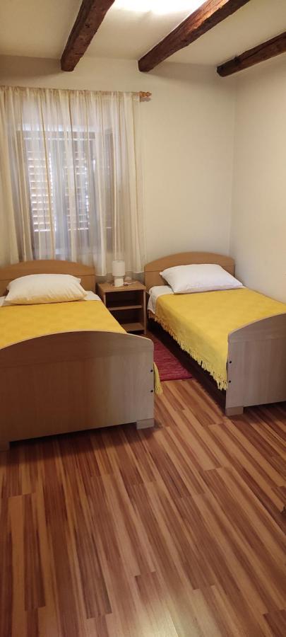 Apartment Nemarnik Roč Εξωτερικό φωτογραφία