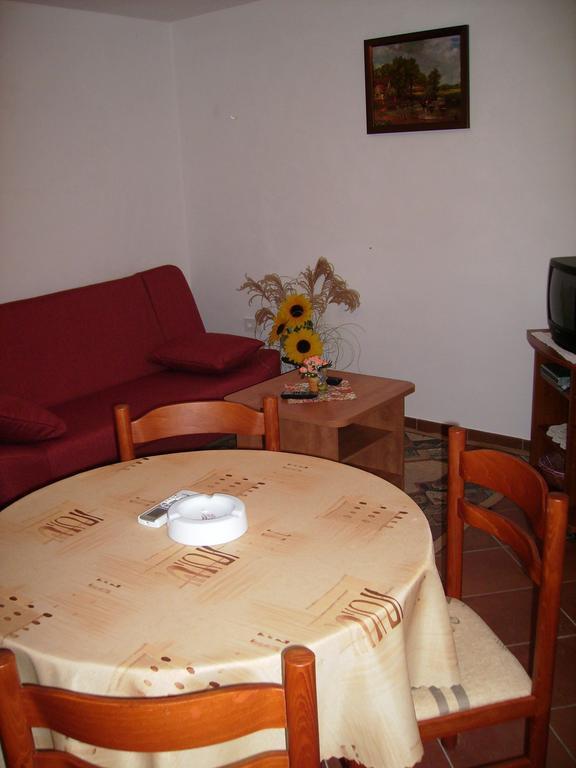 Apartment Nemarnik Roč Δωμάτιο φωτογραφία