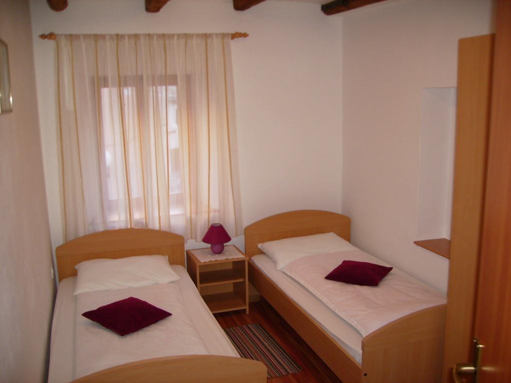 Apartment Nemarnik Roč Δωμάτιο φωτογραφία